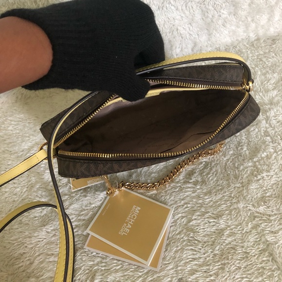 Michael Kors Jet Set Crossbody & Coin Pouch ID Set - Picture 5 of 10